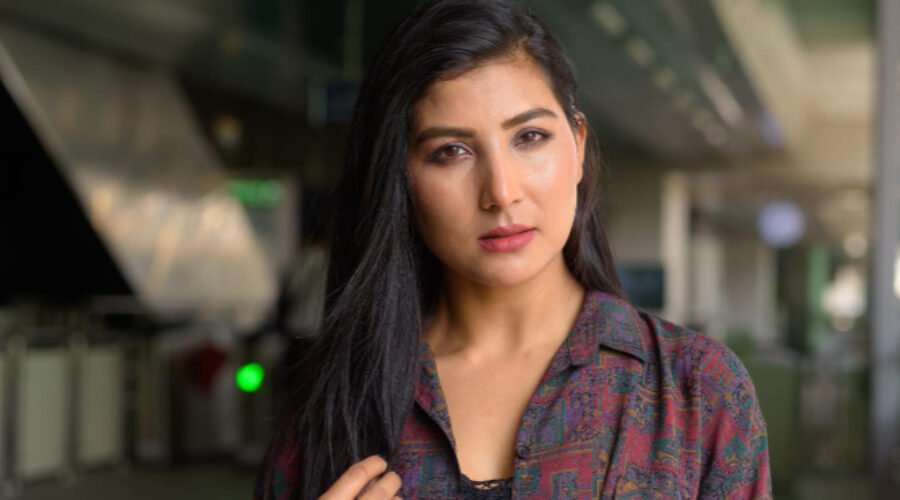 Should Men Take Services From Call Girls?